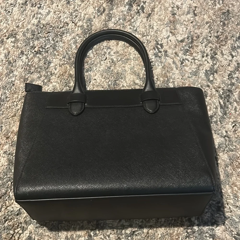 Kate Spade Black and Silver Crossbody Bag with Modern Elegance - Picture 3 of 12